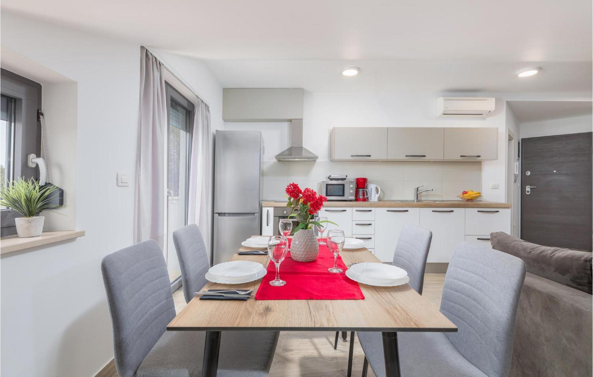Stunning Apartment In Pjescana Uvala With Wifi מראה חיצוני תמונה