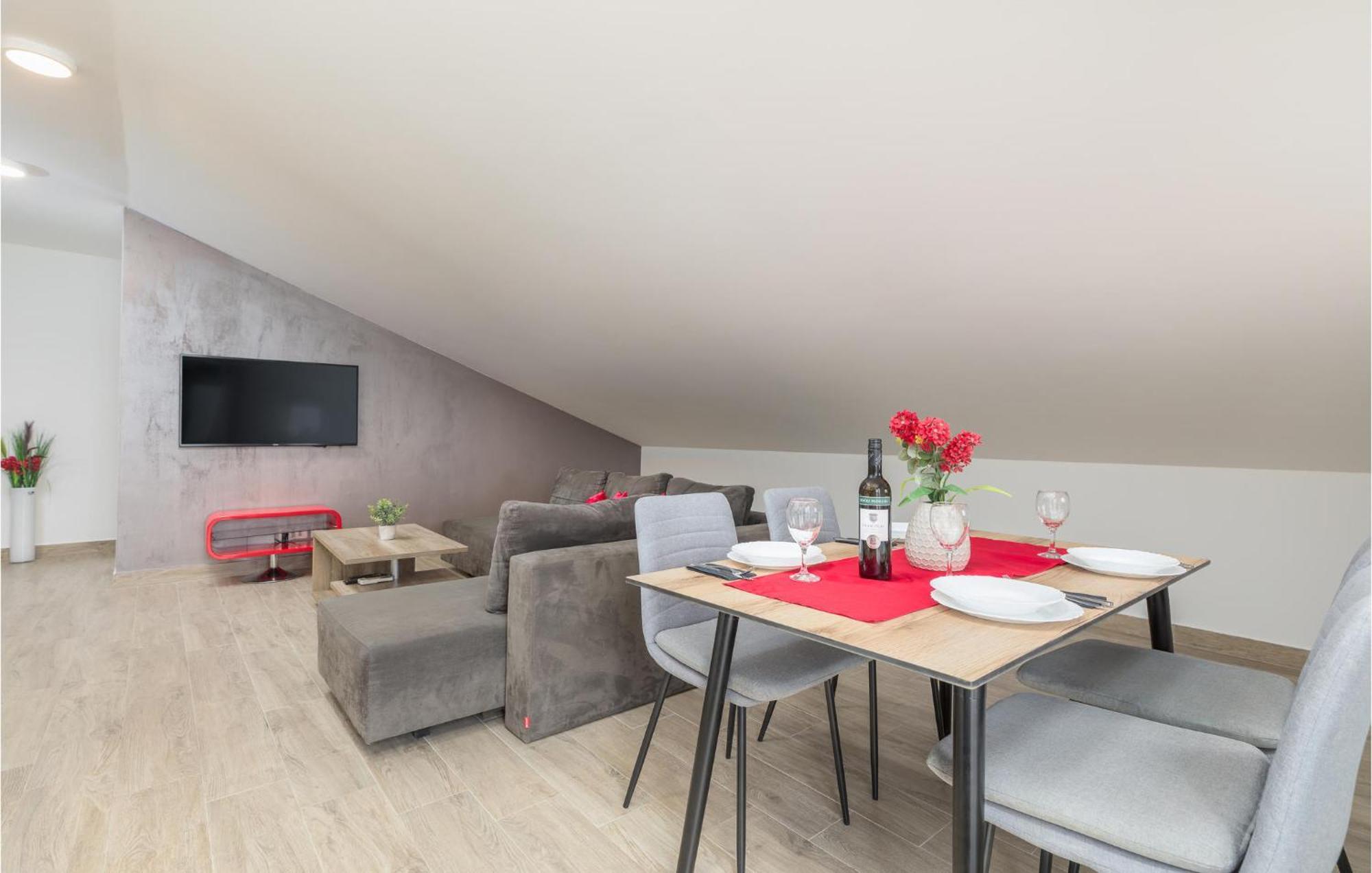 Stunning Apartment In Pjescana Uvala With Wifi מראה חיצוני תמונה